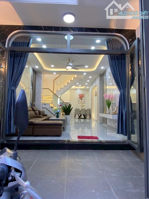 NHÀ ĐẸP Tháng 5 1/NGUYỄN GIA THIỀU-Q3 Chỉ 3TỶ270/75,2M2-3tầng.Shr gọi em liền nha - 2