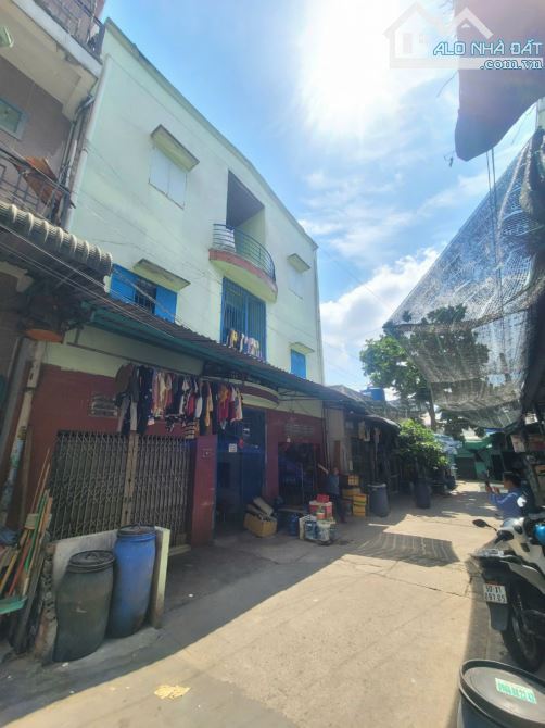 6Tỷ6__180m2 (8x22,5m)__thu 47 triệu/tháng__Dãy trọ 1 trệt 2 lầu, hẻm 6m cách ĐT743 chỉ 50m - 1