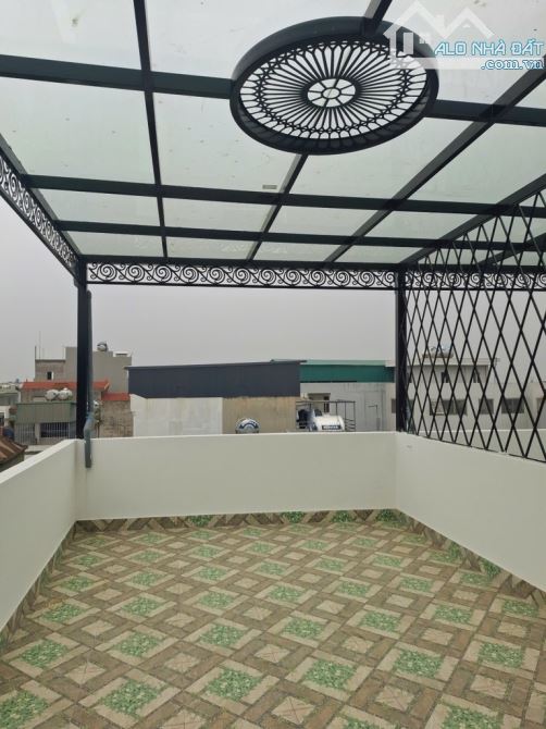 SIÊU PHẨM NGỌC THUỴ - NHÀ MỚI Ở NGAY - GARA Ô TÔ - THANG MÁY- BA BƯỚC RA PHỐ! - 2