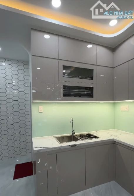 Bán nhà Chính Chủ 56m2, Giá 3 tỷ 310,Hoàng Diệu, Phường 4, Quận 4, xe hơi đỗ cửa - 2