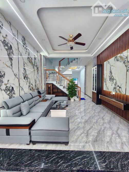 bán nhà gấp sổ riêng đã hoàn công 1T2L 3WC 3PN giá chạm đáy - 2