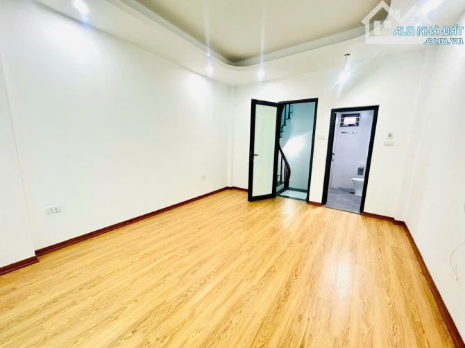 NHÀ MỚI KÍNH KOONG, PHỐ ĐÔNG THIÊN - VĨNH HƯNG - NGÕ NÔNG - GẦN PHỐ - 30M2 - 5,85 TỶ - 2