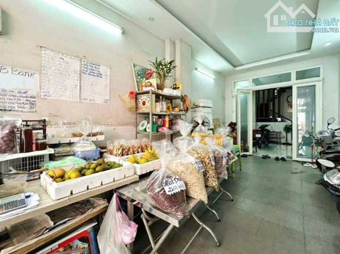 💥HẺM TRẢI NHỰA - GẦN MT KHU K300 - PHƯỜNG 12 - Q.TÂN BÌNH - CN:90M2 - 4 TẦNG - 10 PHÒNG - 2