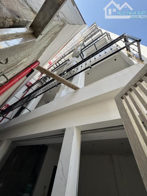 BÁN CCMN NGUYỄN TRÃI. NHÀ MỚI 70M 7 TẦNG MT 9M , DÒNG TIỀN 1,1 TỈ NĂM , GIÁ HƠN  15 TỶ. - 2