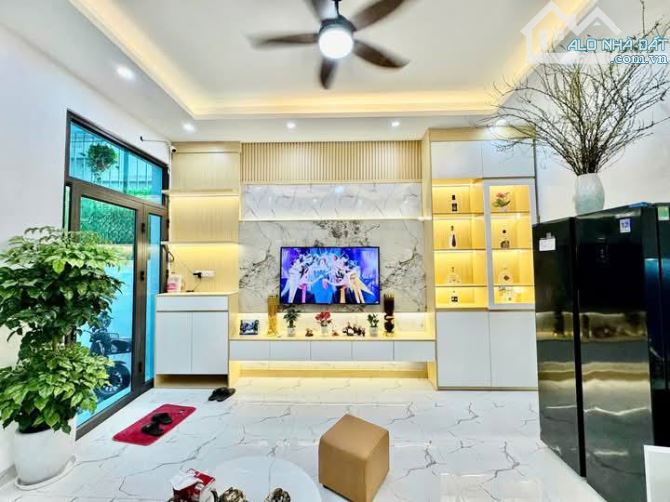 BÁN NHÀ HOÀNG MAI - 5.6 ĐỒNG - 42M2 - NGÕ QUA Ô TÔ - FULL NỘI THẤT - 2