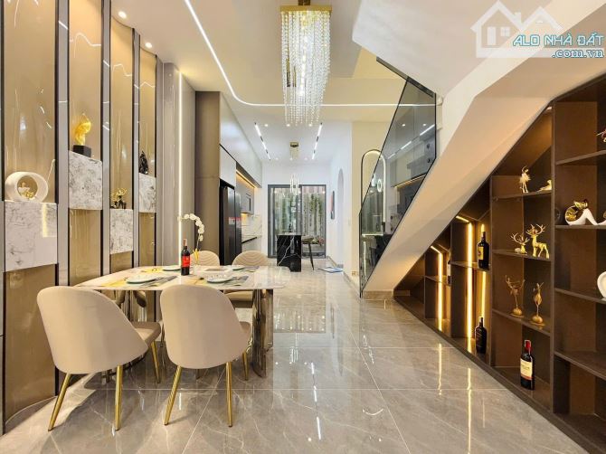 Nhượng lại căn nhà sẵn HĐ thuê 13 tr / tháng ngay Bà Hom, Q6. Giá: 3 Tỷ 290 / 54.6m2. SHR - 2