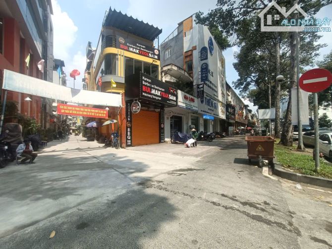 Góc 2 MT Trần Hưng Đạo, Phạm Ngũ Lão, Q1: 5,2m x 18m. Giá chỉ 49,5 tỷ TL - 2