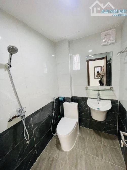 Bán nhà Trần Khát Chân - mặt ngõ thông thuận tiện , dt 25M * 5T giá 5.8 tỷ SĐCC - 2