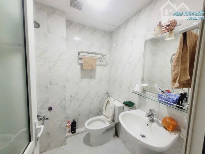 NHÀ ĐẸP TÔN ĐỨC THẮNG - SÁT PHỐ - 2 THOÁNG - PHÂN LÔ - 2