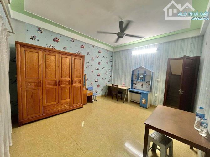 Nhà đẹp, ngõ rộng, gần oto đỗ, gần trường, an ninh tốt, diện tích 30m2, giá 5.95 tỷ. - 2