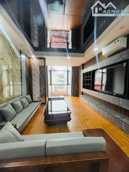 Nguyễn Văn Cừ 46m 7t mt 4m giá 12.75 tỷ thang máy ô tô vào nhà ngõ thông full nội thất - 2
