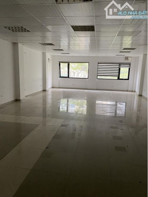 Cho thuê mặt phố LÝ THƯỜNG KIỆT 110m2 x3 tầng, mặt tiền 6.8m vị trí vàng - 2