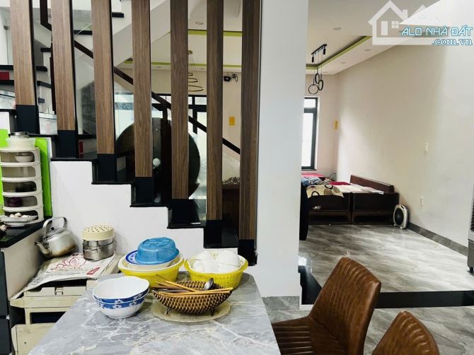 💥 Nhà 2 Tầng Mặt Tiền Nguyễn Duy Trinh, Gần Bãi Tắm Tân Trà, Ngang 6.5m, DT 156m² - 2