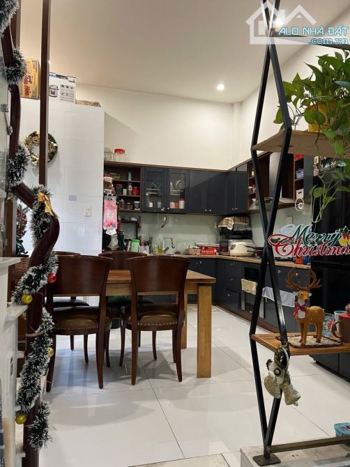 🎯 HOT NHẤT! Bán nhà hẻm đẹp Đường Trương Định 43m² 2PN 🪜 Kết cấu: Trệt, lửng, 1 lầu - 2