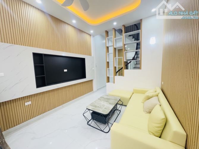 NHÀ ĐẸP -TÂY HỒ- DÂN XÂY-2 THOÁNG-GẦN Ô TÔ- NGÕ THÔNG - FULL NỘI THẤT- SỔ ĐỎ ĐẸP-8 TỶ - 2