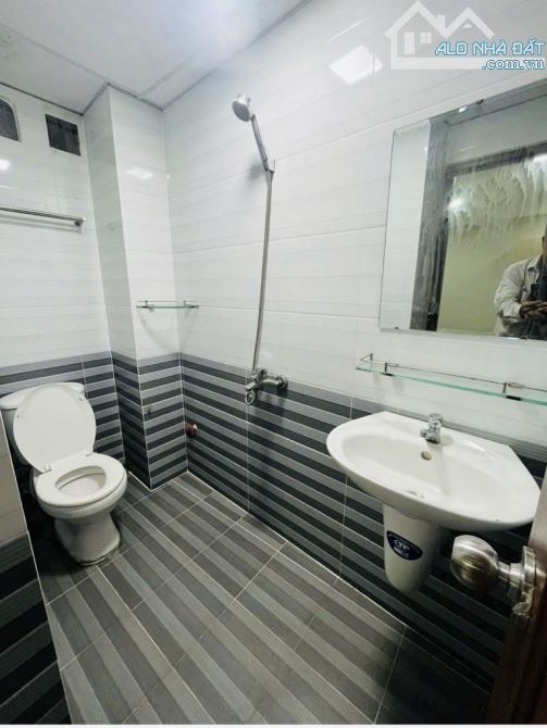 Chdv 60tr. 5x18. 5 tầng 11 P. Cải tạo thêm 4 Phòng. Hẻm 6m. Sát Bình Thạnh. 15.x tỷ - 2