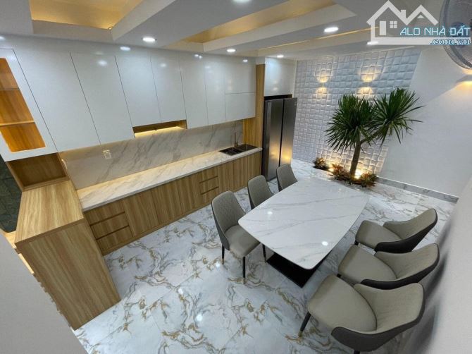 Cần bán nhà ngay Bạch Đằng, Bình Thạnh. Giá: 2 tỷ 120 /63,5m2, sổ hồng riêng, hẻm 6m - 2