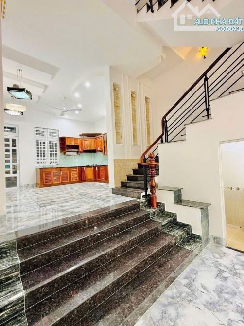 Bán nhà đường xe hơi Huỳnh Mẫn Đạt, Quận 5. Giá hời 3,26Tỷ/ 4,8x13m-. Ôtô đậu trong nhà - 2