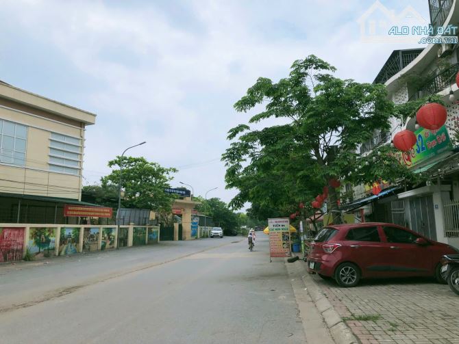 Bán đất diện tích 40m2,mặt tiền 3.5m ,thị trấn Trạm Trôi,ô tô 7 chỗ đỗ cửa - 2
