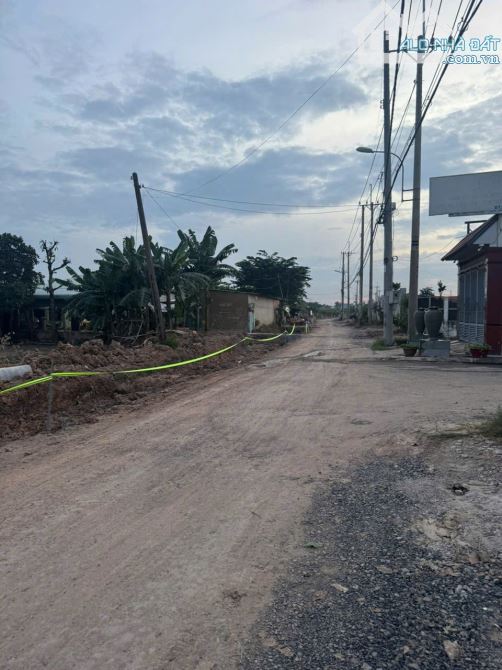 HÀNG HIẾM BÁN LÔ ĐẤT 3 MẶT TIỀN HÓC MÔN SIÊU RẺ 11000M2 GIÁ CHỈ HƠN 8O TỶ THƯƠNG LƯỢNG - 2