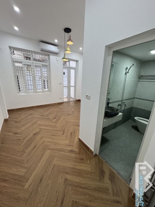Bán nhà hạt rẻ, dân xây chắc chắn, ô tô cách nhà 50m-Long Biên - 2