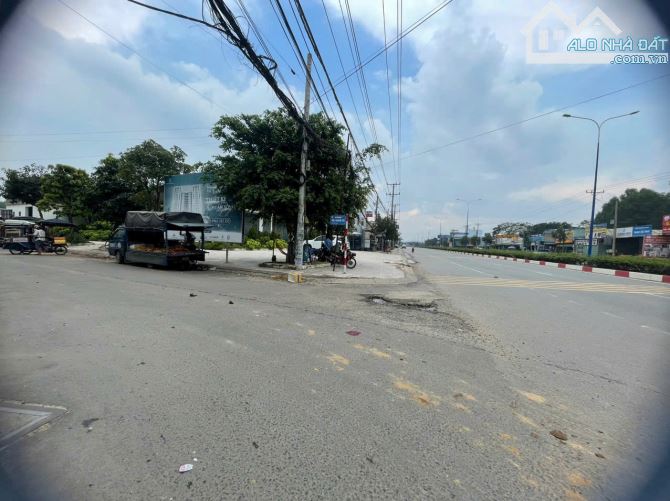 Cho thuê mặt bằng 2 mặt tiền DT747B Tân Uyên Bình Dương, 1200m², giá tốt - 2