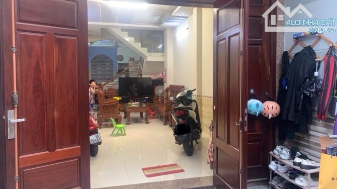 Chỉ 8,2 Tỷ - 76m2, 4 Tầng, HXH Thông, gần MT, công viên Làng Hoa - 2
