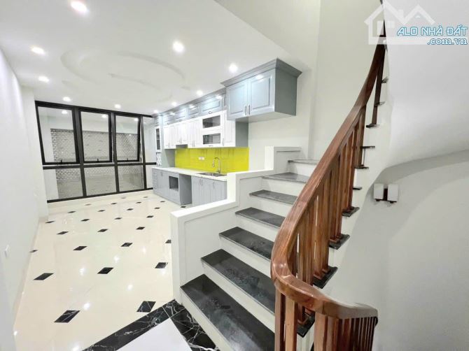 BÁN NHÀ KIM GIANG THANH XUÂN 8.5 TỶ 38M ĐẬP HỘP MỚI ĐẸP 1 CĂN ĐỘC LẬP THANG MÁY 20M Ô TÔ - 2