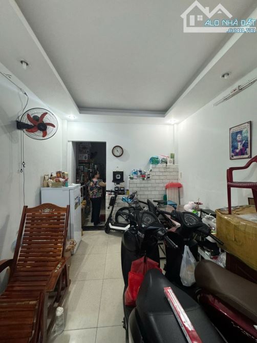 Tp43: 💥 KẾ CHỢ TÂN HƯƠNG - CHỈ VÀI BƯỚC RA MẶT TIỀN Nhà Đúc 2 Tầng Đẹp – Vào Ở Ngay – Giá - 2