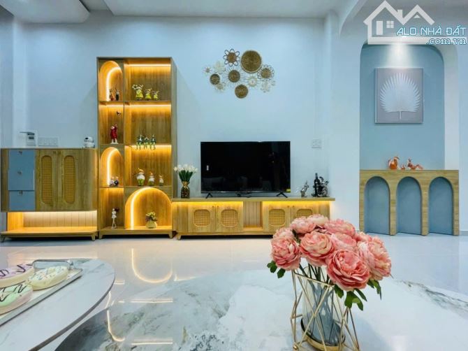 Bán nhà 2 tầng, 54m2 ngay Lê Văn Sỹ, Quận 3. Giá: 3 Tỷ 160. Sổ hồng riêng, hẻm 1/ 4.5m - 2