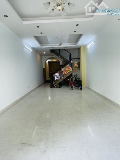 Bán nhà HXH 8m ,trong khu biệt lập có cổng vào ,cách VinCom 300 m đường Quang Trung - 2