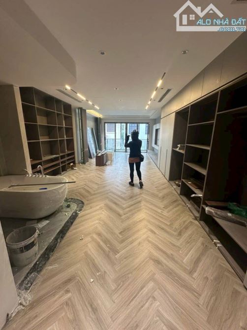 Nhà Đẹp Nguyễn Văn Cừ, Ngọc Lâm, 7 Tầng Thang Máy, 100m2,  5m Mặt Tiền, Gara Ôtô - 2