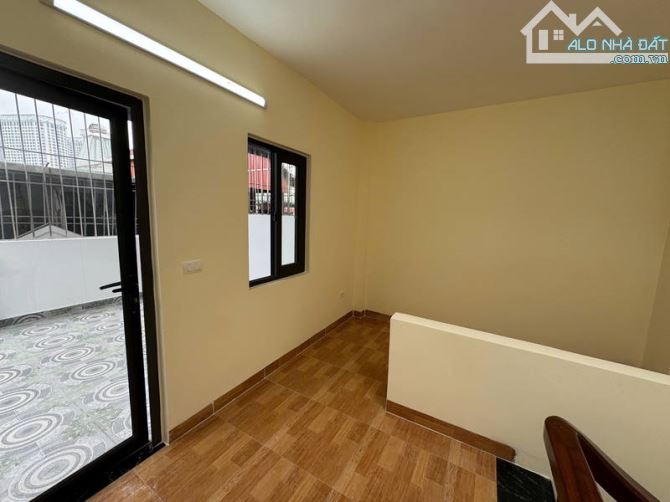 Nhà mới xây- sách valy về ở luôn- vị trí đep 5m ra oto tránh - 2