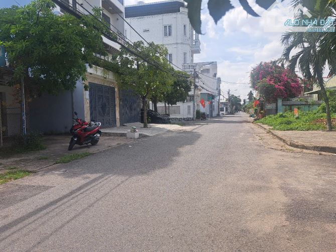 BÁN BIỆT THỰ SÂN VƯỜN - 571M2 - FULL NỘI THẤT  - THẠNH LỘC - QUẬN 12. GIÁ : 45 TỶ. - 2