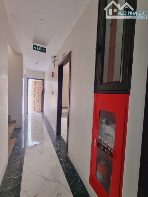 Bán tòa căn hộ dịch vụ cao cấp quận Đống Đa 250m2, 8 tầng, mặt tiền 10m, cách mặt phố 1nhà - 2