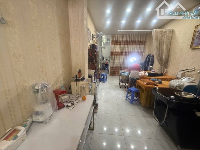 Nhà bán dt 4x24 trệt 2 lầu mặt tiền đường Trương Thị Hoa gần chợ hạt điều giá 9ty3. - 2