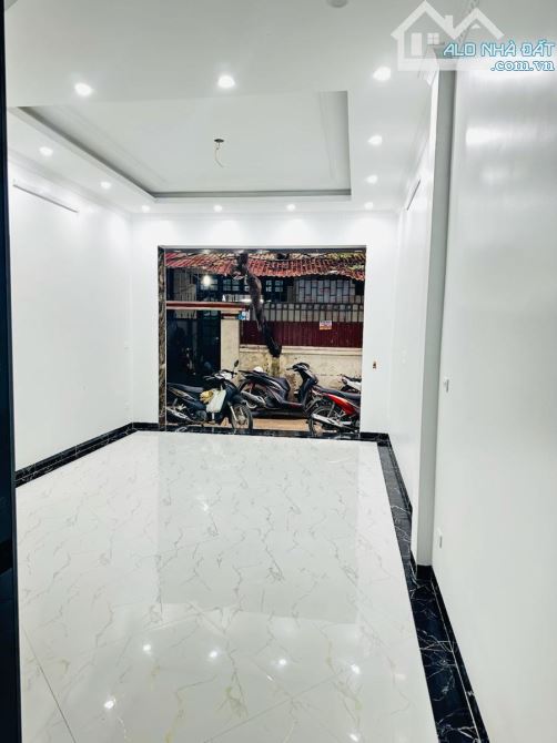 Bán nhà 5 tầng phố Quan Hoa, Thang Máy, Giá 12.8 tỷ - 2