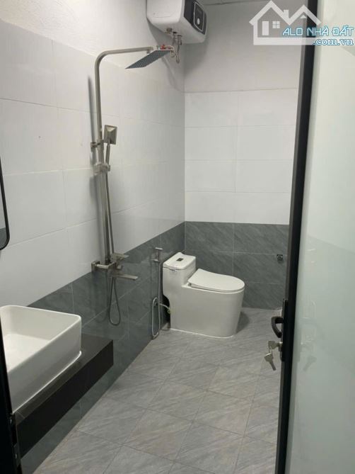 TRUNG TÂM HÀ ĐÔNG NHỈNH 7 TỶ 5 TẦNG, XÂY CẨN THẬN - GIAO THÔNG THUẬN TIỆN - 2