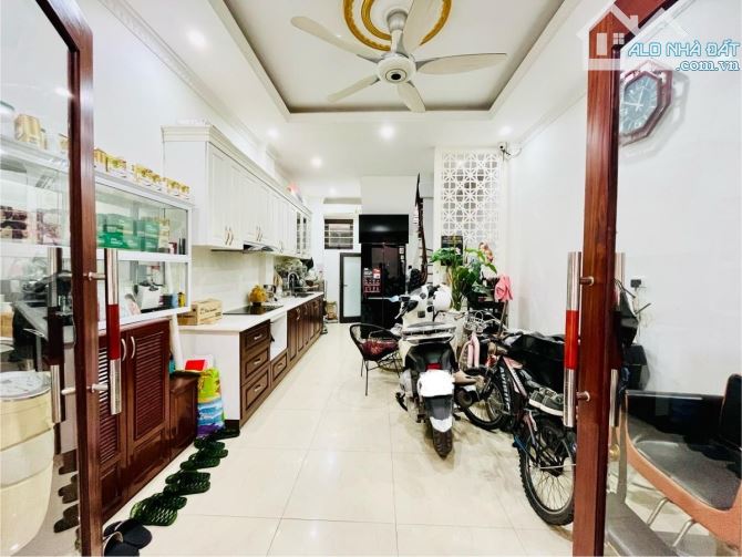 ✅ Bán Nhà Phố Lạc Long Quân - Cầu Giấy - ngõ thông , vị trí đẹp - 2