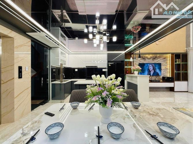 🎯 KHU VIP – TIỆN ĐỦ – Bán nhà Hoàng Văn Thụ – 78m² – 1 trệt, 2 lầu, ST – 4PN - 2