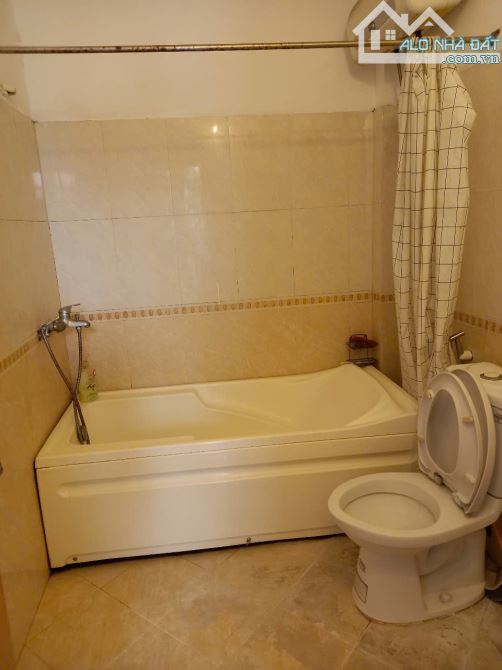 Cho thuê căn hộ tầng 4 Phố Tạ Quang Bửu, 65m2, 2 ngủ, 7.5 Triệu - 2
