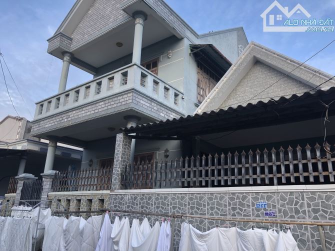 Nhà lầu đẹp sat biển Phước Hải, dt 137m2, ngang 10m mặt tiền sâu 14m, full thổ cư, giá 6t5 - 2
