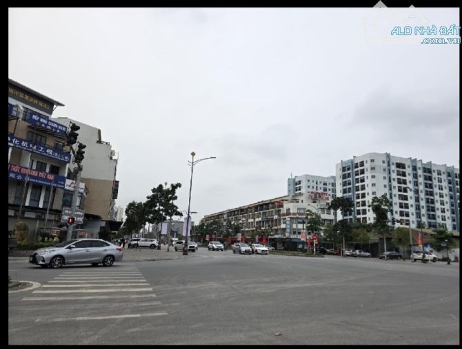 9.1 Tỷ/4.5 Mt/81 m2 / Mặt phố Phân lô  vỉa hè Nguyễn Hoàng Nghị - 2