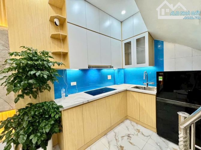 CHỈ NHỈNH 2 TỶ CÓ NHÀ ĐẸP - LÔ GÓC, NGÕ THÔNG  FULL NỘI THẤT - 2