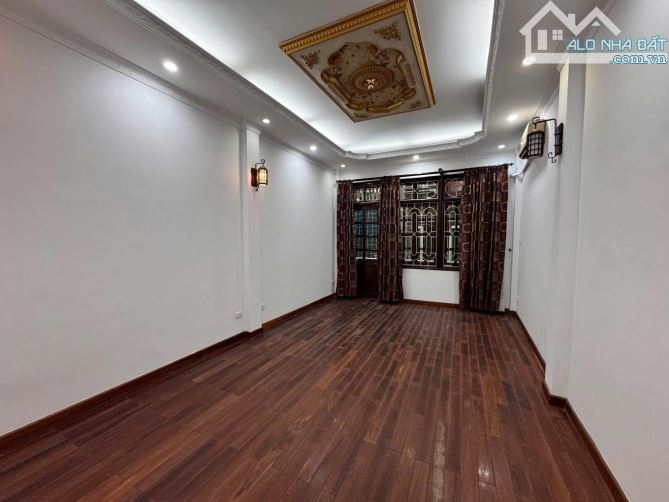 Bán căn nhà 70 m2, Gara ô tô tầng 1 ngay gần Thái Hà - Đống Đa - 2