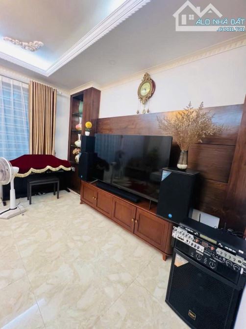 BÁN NHÀ VŨ PHẠM HÀM CẦU GIẤY, PHÂN LÔ, ÔTÔ NGỦ NHÀ, DÂN XÂY, 2 THOÁNG, 42M2 NHỈNH 13TỶ - 2