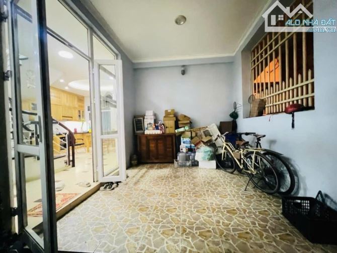 Phố Quỳnh Mai 75m 4 tầng, gần ô tô, 2 khe thoáng. - 2
