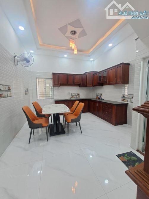 BÁN NHÀ 3 TẦNG - 4 P. NGỦ - HẺM XH - DƯƠNG THỊ GIANG - TTN , Q12 - GIÁ 6,7TỶ - 2