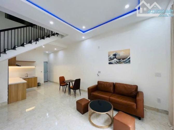 BÁN NHÀ 2 TẦNG, 3 PHÒNG NGỦ - FULL NỘI THẤT - SAU NHÀ MẶT TIỀN ĐƯỜNG HÙNG VƯƠNG - 3.35 TỶ. - 2