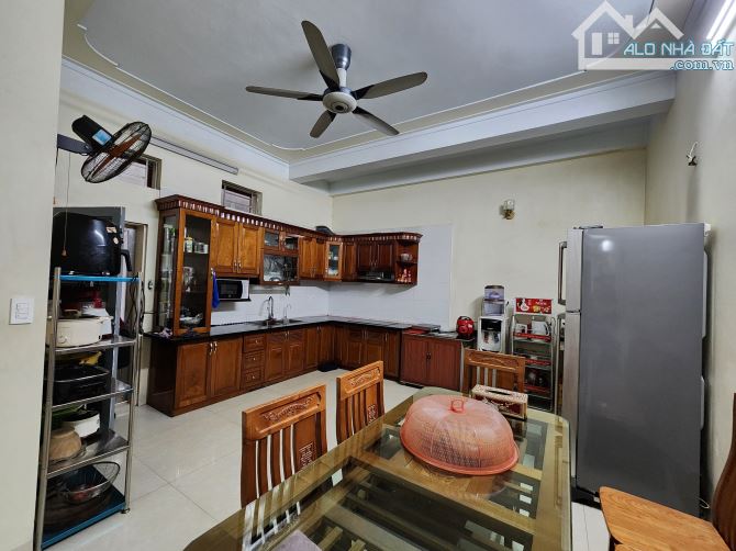 Cần bán gấp nhà dân xây Tân Phong 64m2, 4T, lô góc, ô tô  giá tốt - 2